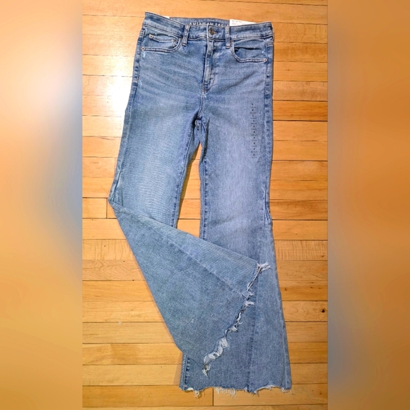 NWT American Eagle Women's Next Level Stretch Jean Festival Flare High Rise Sz 8 - Picture 1 of 9